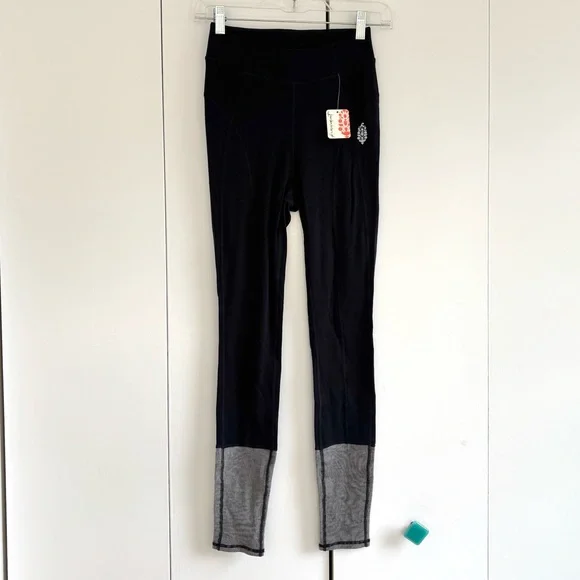 Free People Movement Moonlight Base Layer Leggings in Black NWT Size XS